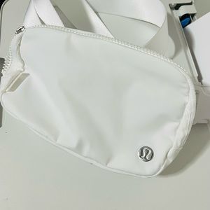 Lululemon everywhere belt bag white